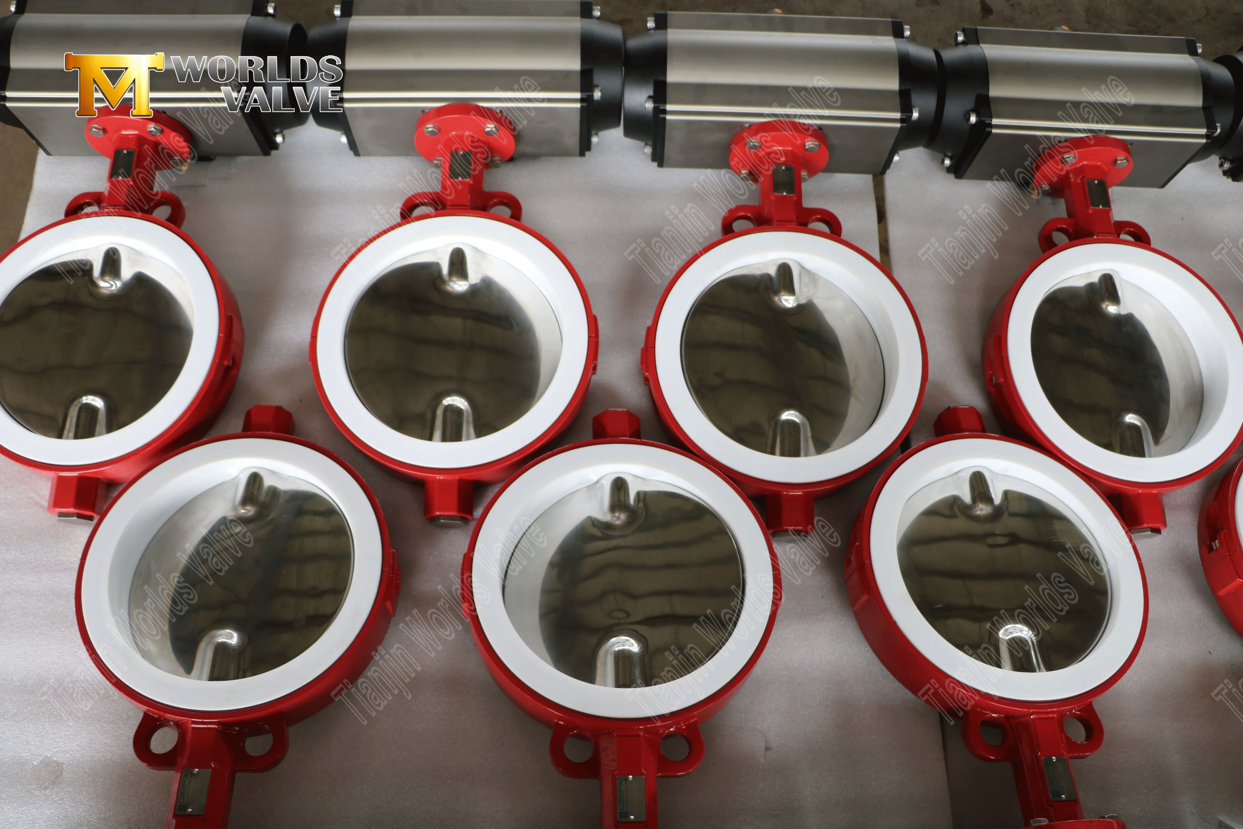 광택 디스크 및 공압식 액추에이터가 포함된 PTFE 라이닝 버터플라이 밸브-1 (9)