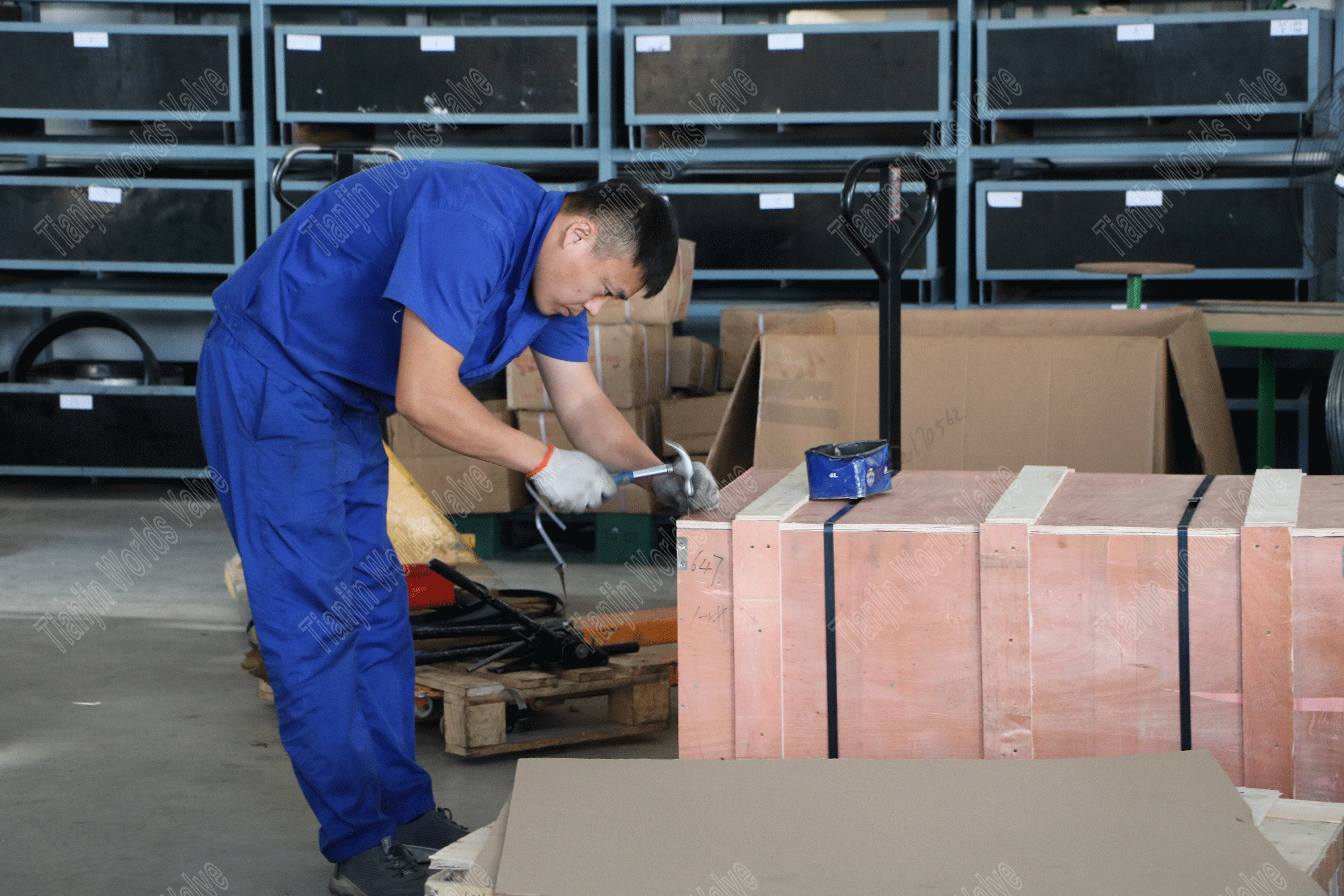 상자를 밀봉합니다