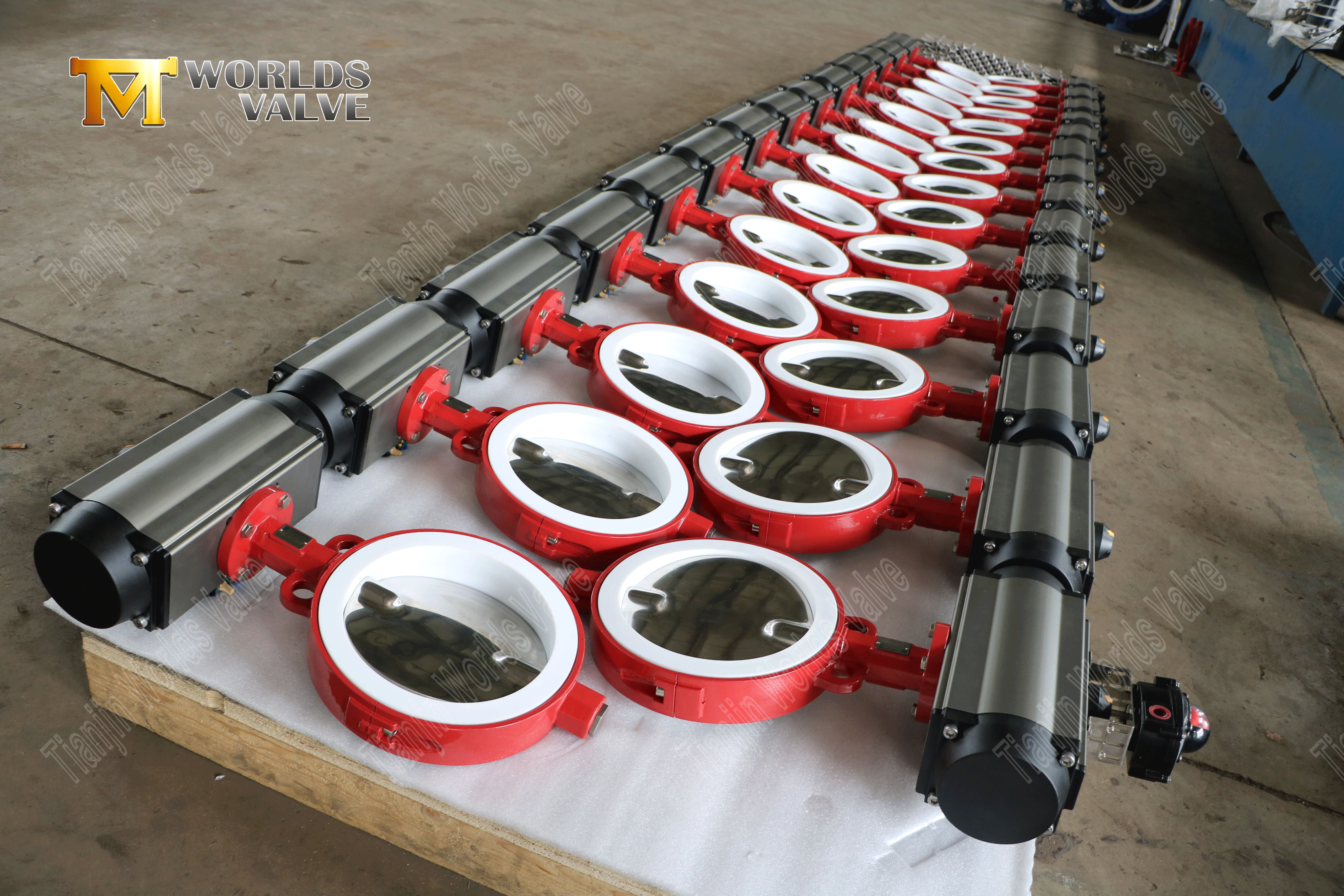 광택 디스크 및 공압식 액추에이터가 포함된 PTFE 라이닝 버터플라이 밸브-1 (7)